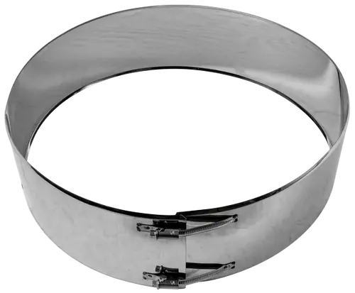 Klemmband aus Edelstahl mit Verschlussmechanismus, geeignet für die Verbindung von Luft- und Abgasrohren an Fassaden, hergestellt von Wolf.